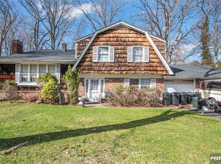 24 Arrowhead Rd, Old Tappan, NJ 07675