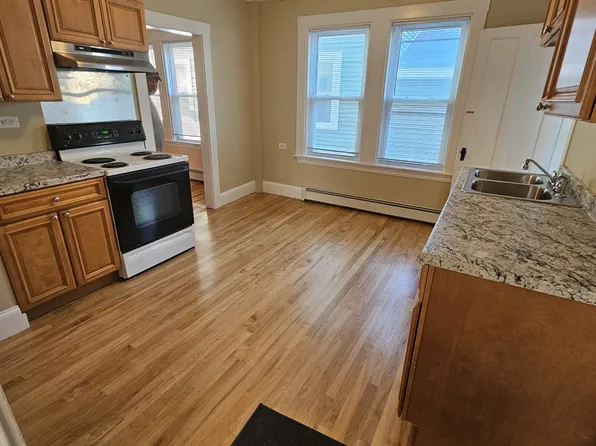 998 South St #3, Portsmouth, NH 03801