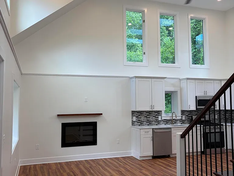 13 Martha Blvd — Photo 2
