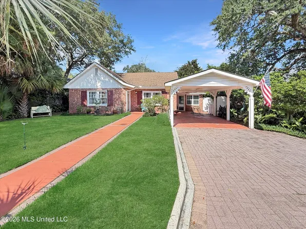331 Main St, Bay Saint Louis, MS 39520