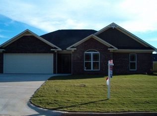 205 Cove Creek Dr, Opelika, AL 36804