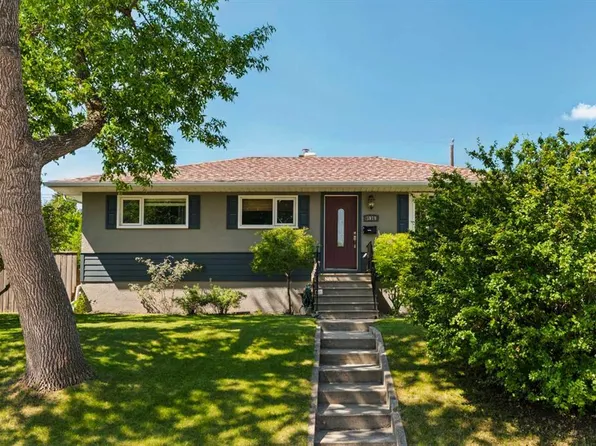 5919 E Thornton Rd NW, Calgary, AB T2K 3C3