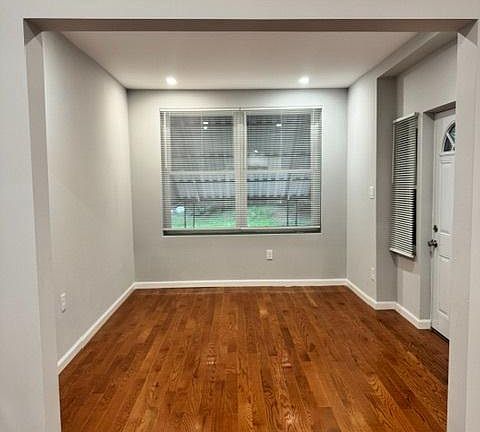 3rd image of 5640 Woodbine Ave
