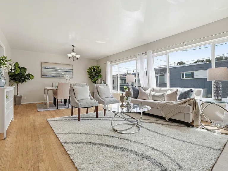 8 Pretor Way — Photo 2