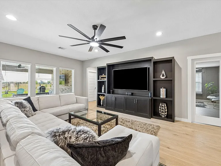3335 Kendleshire Ln — Photo 14