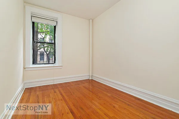 Rented by NextStopNY | media 25