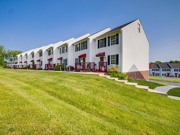 3rd image of 697 Beaverview Dr #697