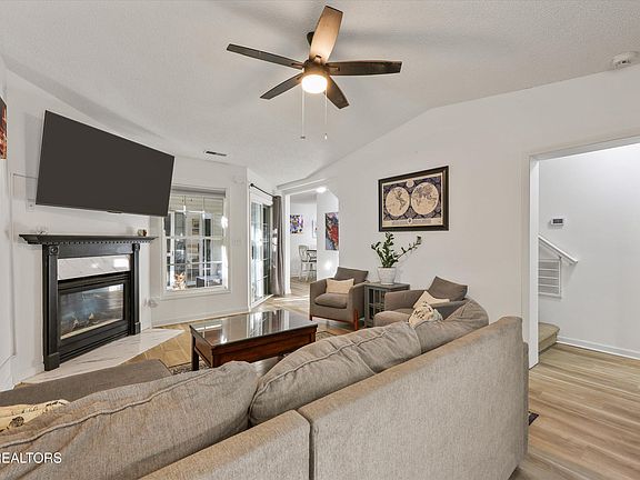5th image of 10508 Lone Star Way