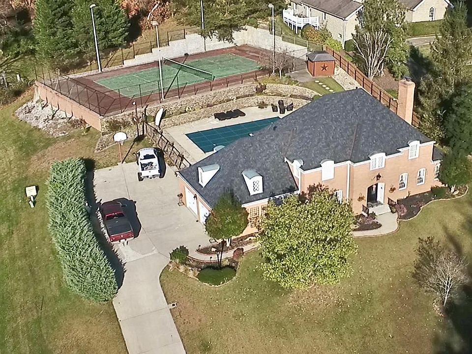 1st image of 3009 Camelot Dr
