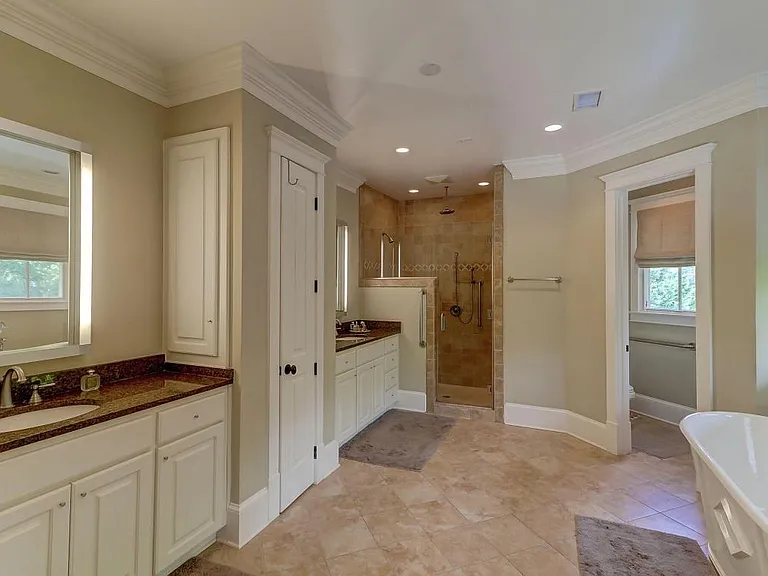 1312 Thompson Ave — Photo 18