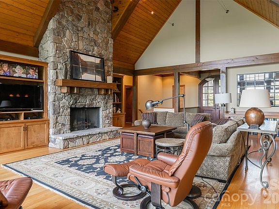 5th image of 211 Boulder Ridge Dr