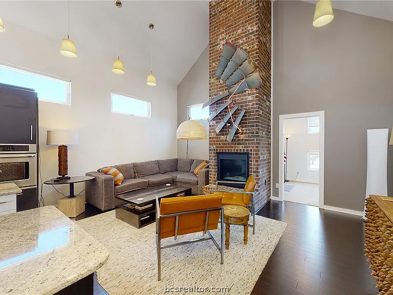 217 N Houston Ave — Photo 20