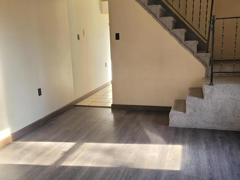 1148 Fort Augusta Ave — Photo 4