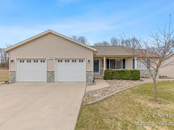 11250 Lindy Dr NE, Rockford, MI 49341