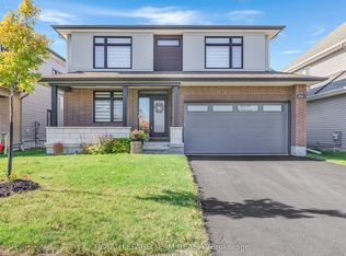711 Moonflower Cres, Ottawa, ON K1T 0X8