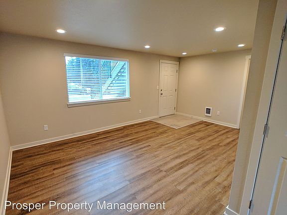 5th image of 3318 Chandler St APT 2