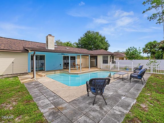 2nd image of 2424 Royal Palm Dr