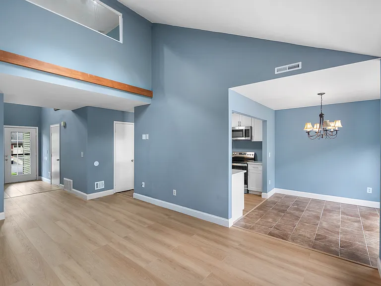 22 Lexington Dr — Photo 6