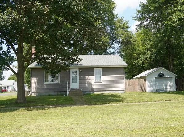 231 W Washington St, Mendon, IL 62351