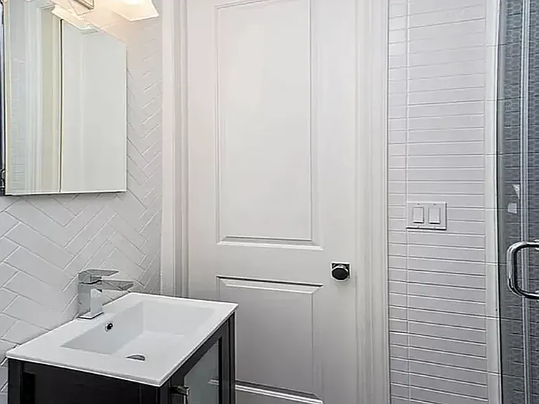 133 E 4th St #15 — Photo 5