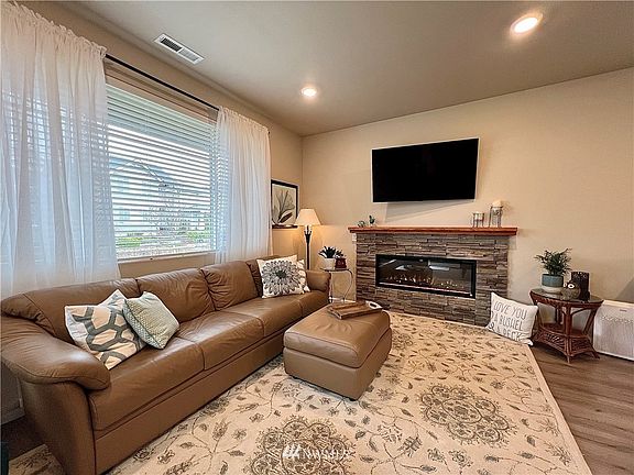 3rd image of 32683 Tolmie Ln #100