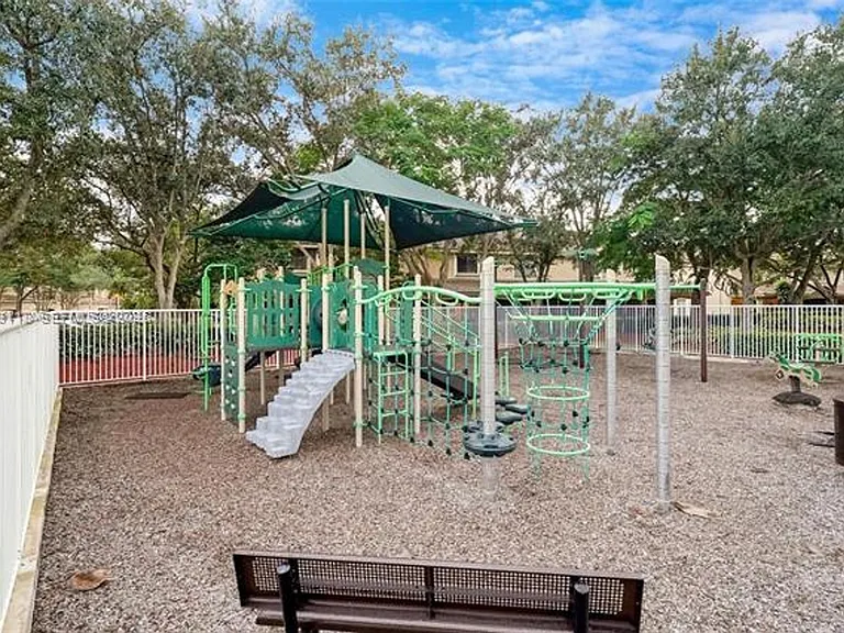 3903 Tree Top Dr #Townhouse 3903 — Photo 15