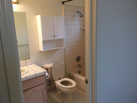 5th image of 105 Bluebonnet Ln APT C