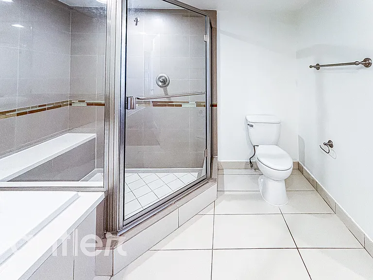 1241 S Sherbourne Dr #GPH4 — Photo 5