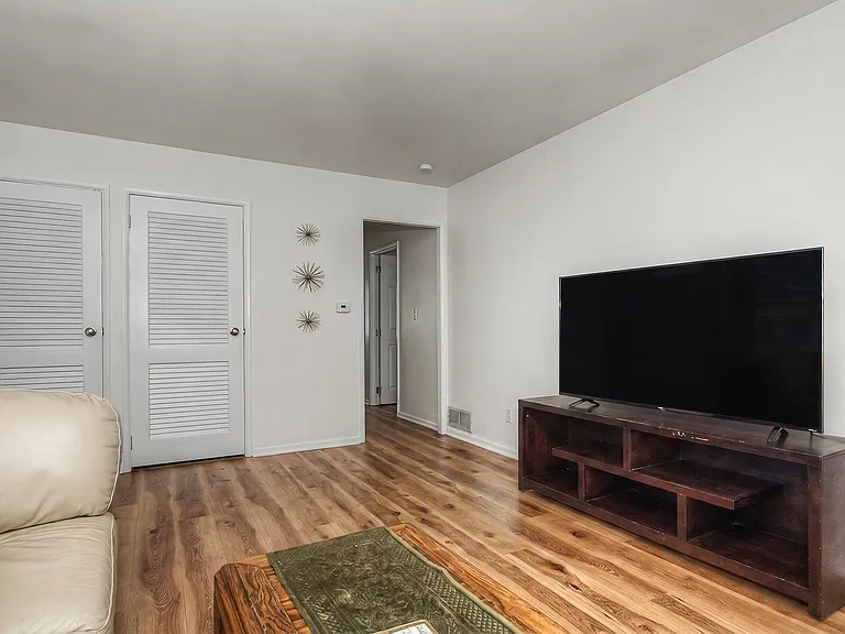 2116 Ferndale Ave — Photo 10