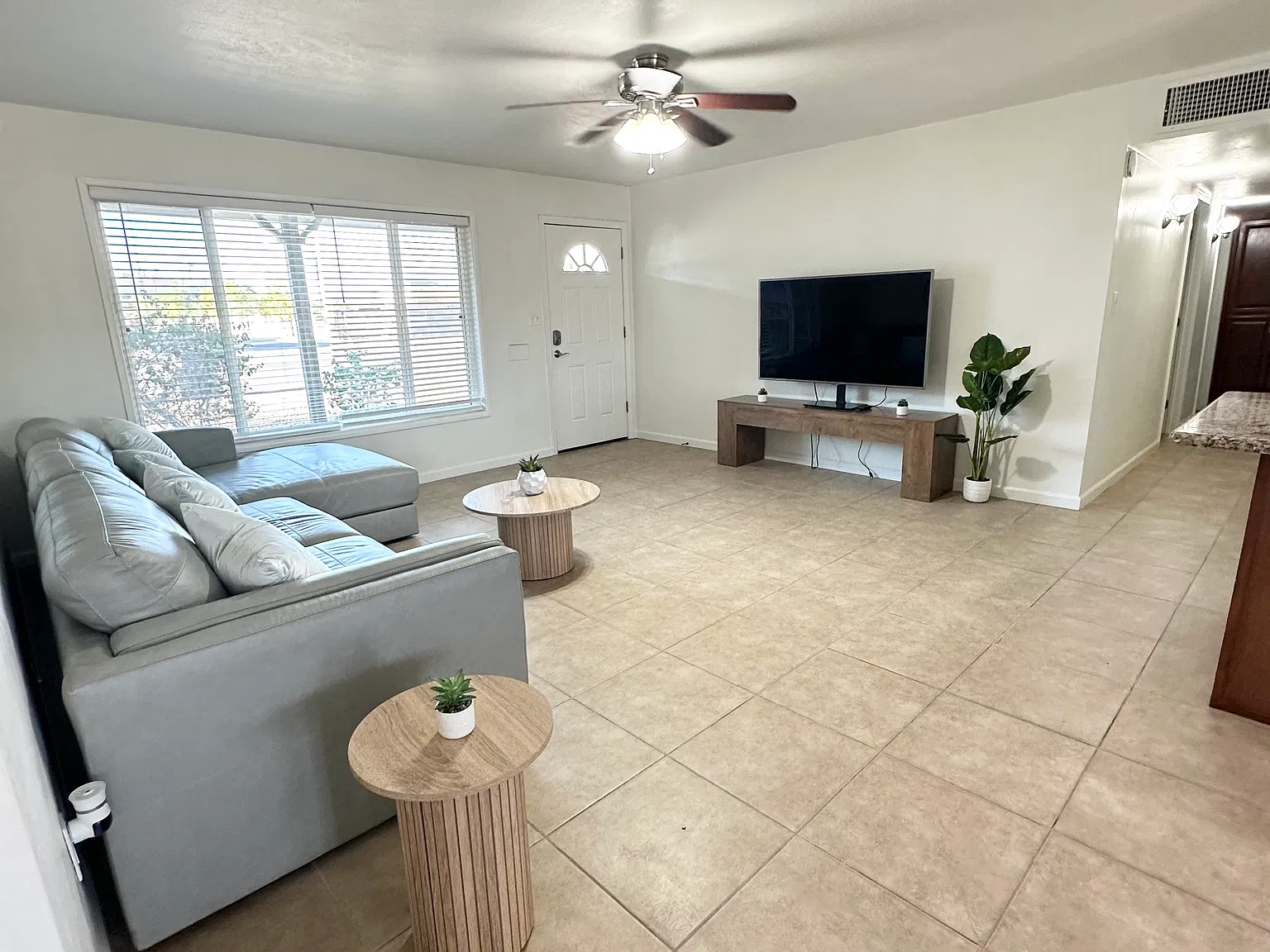 4 bed, 1489 sqft, $2,850 — Photo 2