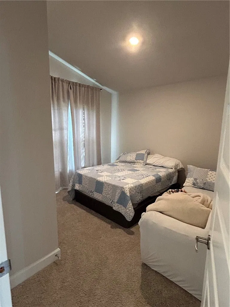 4 bed, 2.0 bath, 1825 sqft, $2,500 — Photo 4