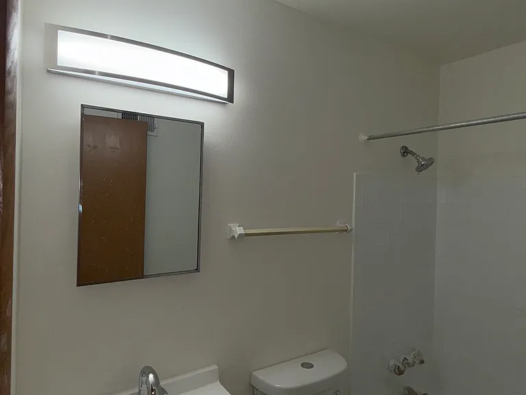 3913 S Packard Ave — Photo 4