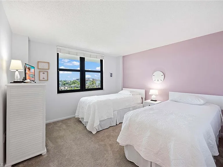 260 Seaview Ct #604 — Photo 15