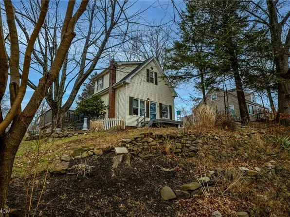 51 Portage Lakes Dr, Akron, OH 44319