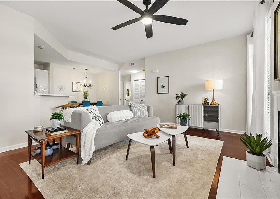 1st image of 1021 Mc Gill Park Ave NE
