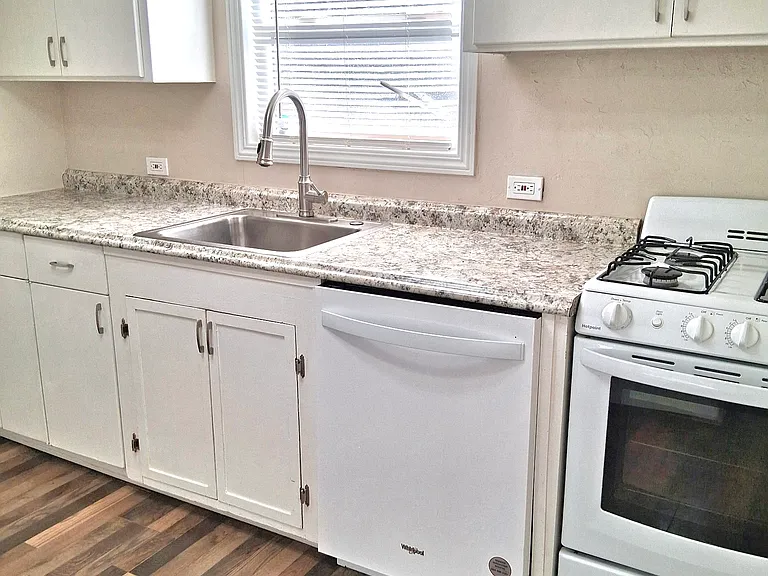 1246 Oak St — Photo 3