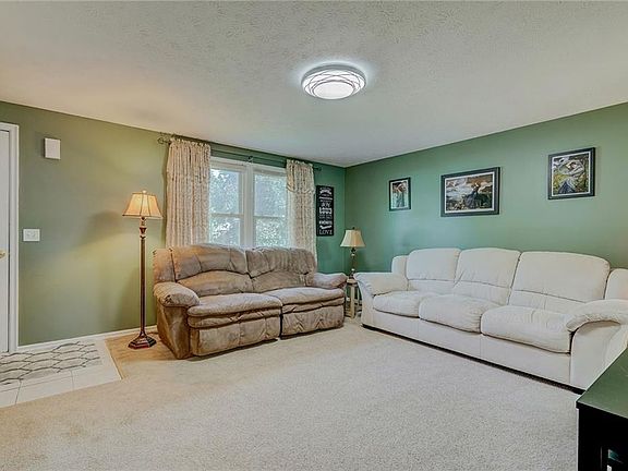 3rd image of 3236 Woodfield Dr