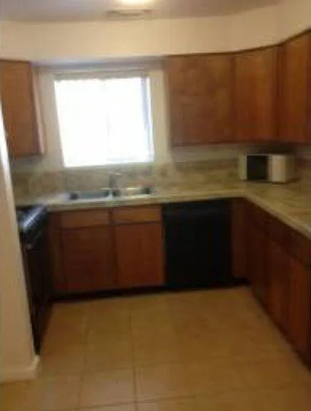 524 Winterhaven Ave — Photo 10