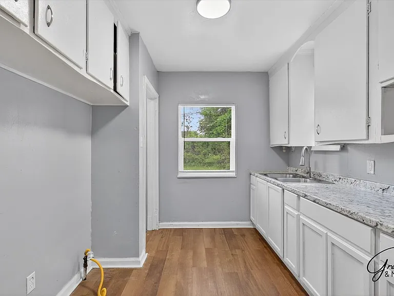 10644 Stratman St — Photo 9
