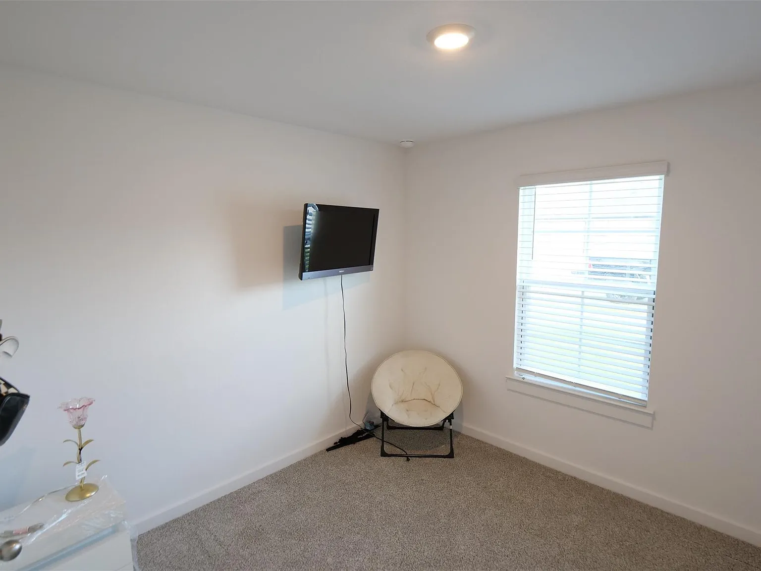 4 bed, 2.0 bath, 1807 sqft, $2,200 — Photo 4