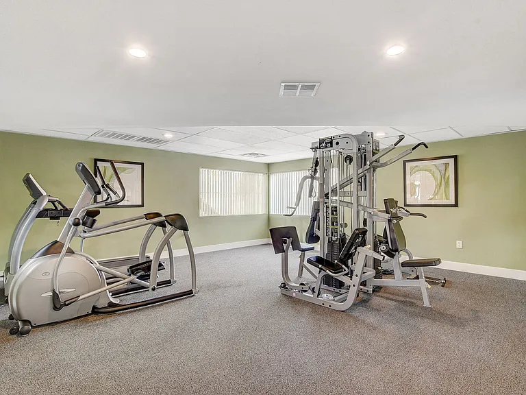 Maryland Villas Apartments — Photo 16