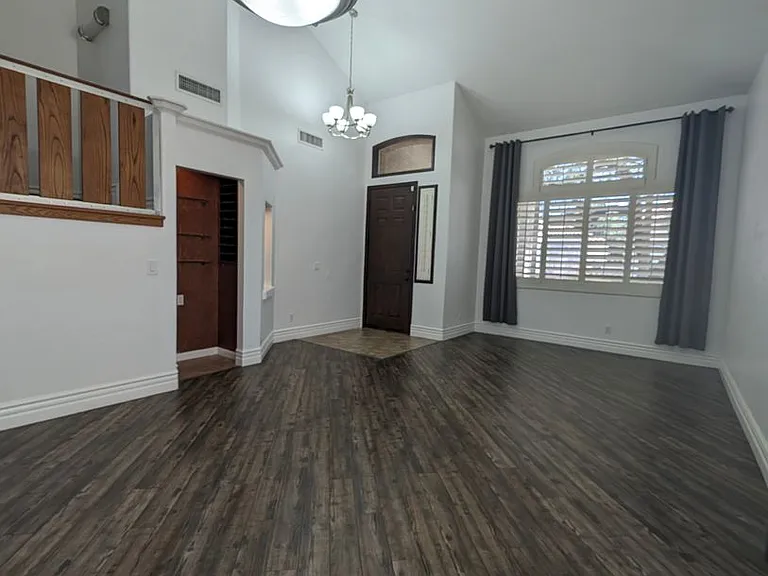 650 W Kent Pl — Photo 7
