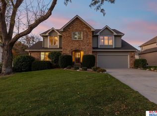 16618 Westfield Cir, Omaha, NE 68130