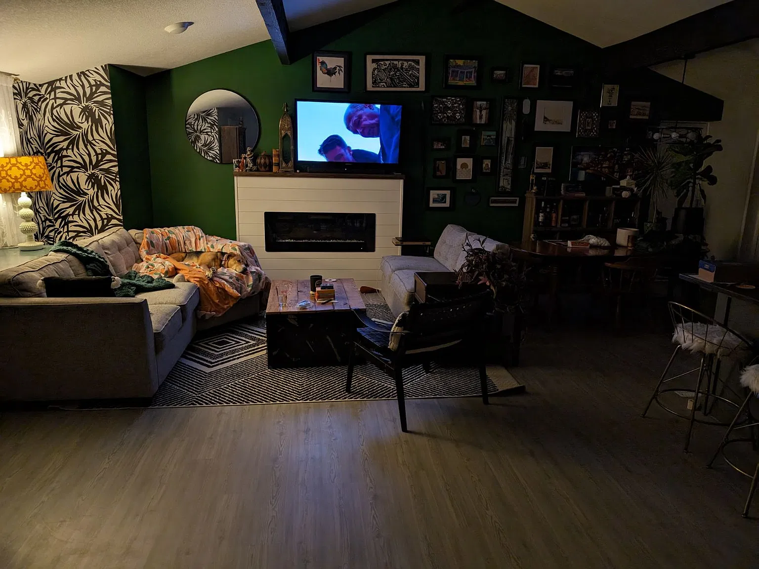 4 bed, 1140 sqft, $1,900 — Photo 2
