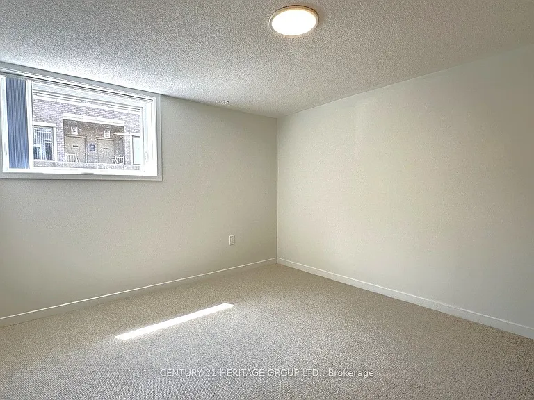 121 Honeycrisp Cres #Townhouse 243 — Photo 16