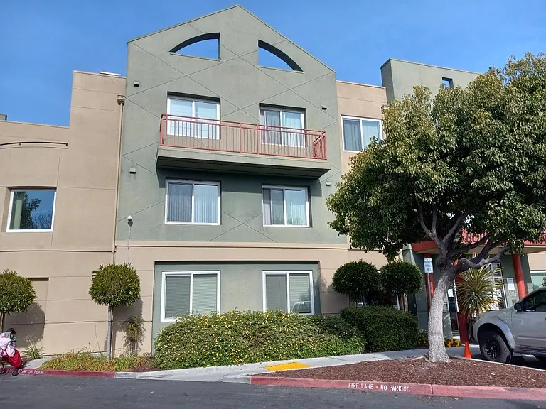 Borregas Court Apartments — Photo 11