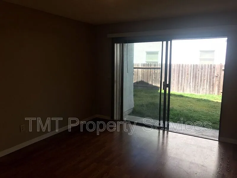 2 bed, 2.0 bath, 1445 sqft, $2,400 — Photo 4