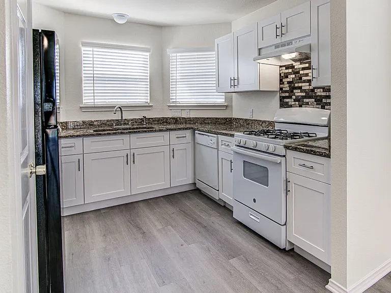 1604 Southwestern Trl — Photo 6