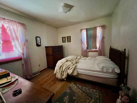 5th image of 6832 Montana Ave
