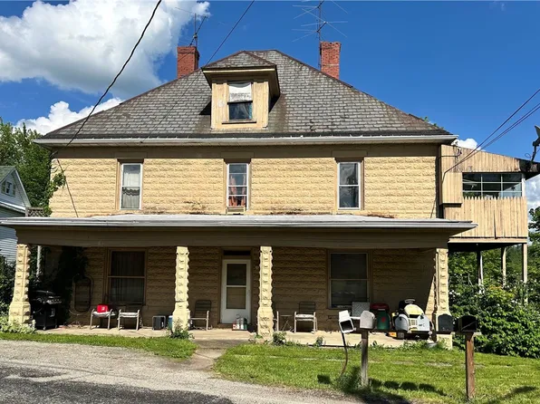 114 Petroleum Ave, Claysville, PA 15323